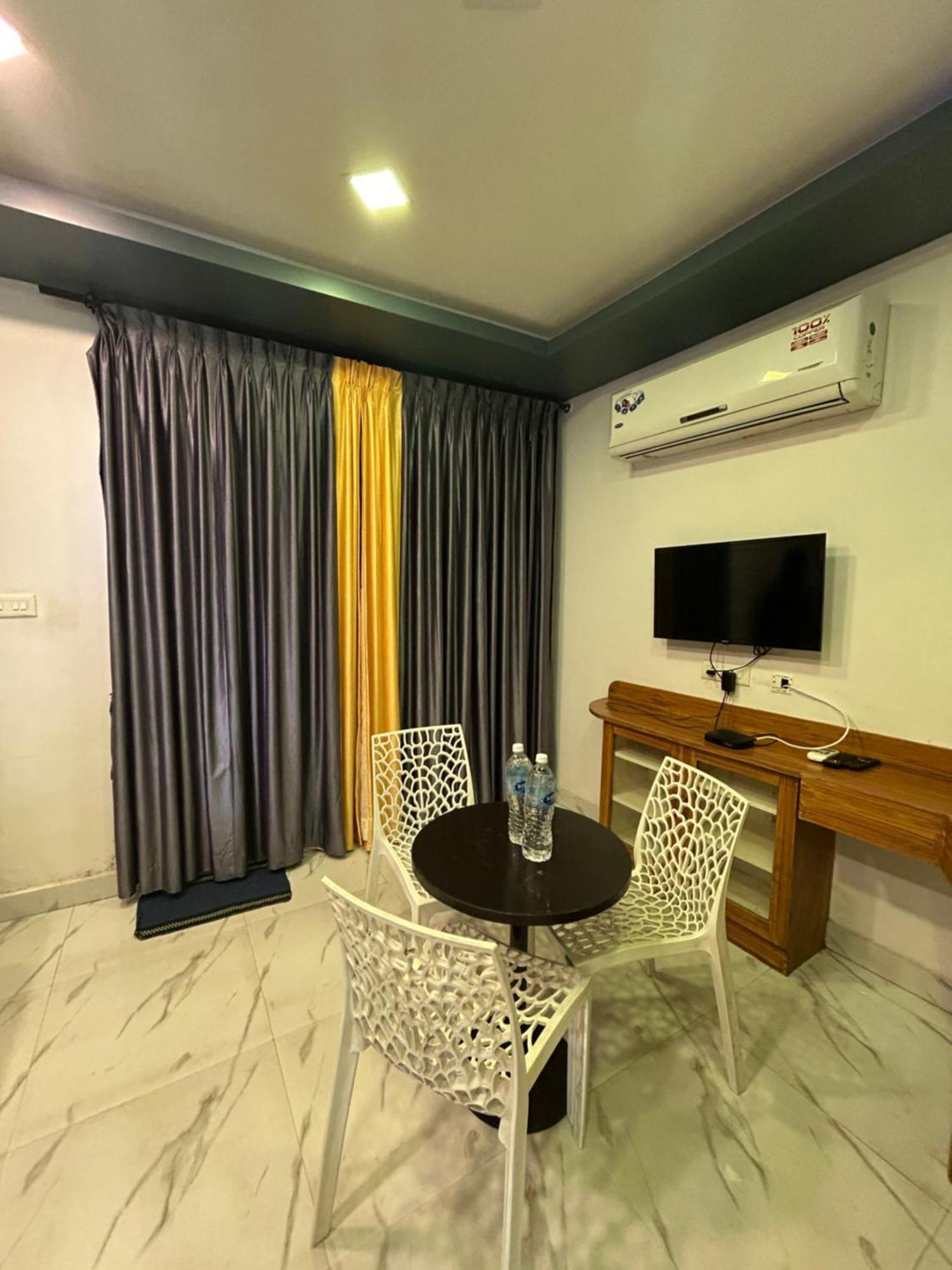 The Elite Beachview Pondicherry Exteriör bild