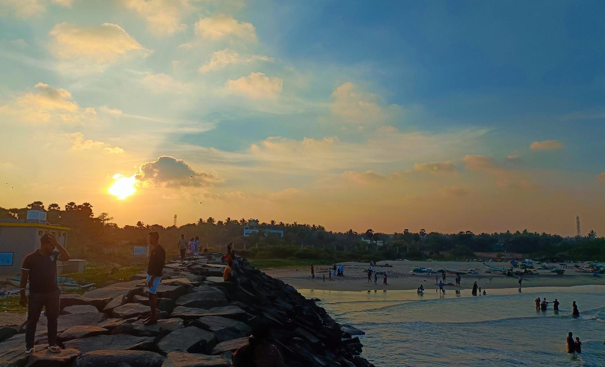 The Elite Beachview Pondicherry Exteriör bild